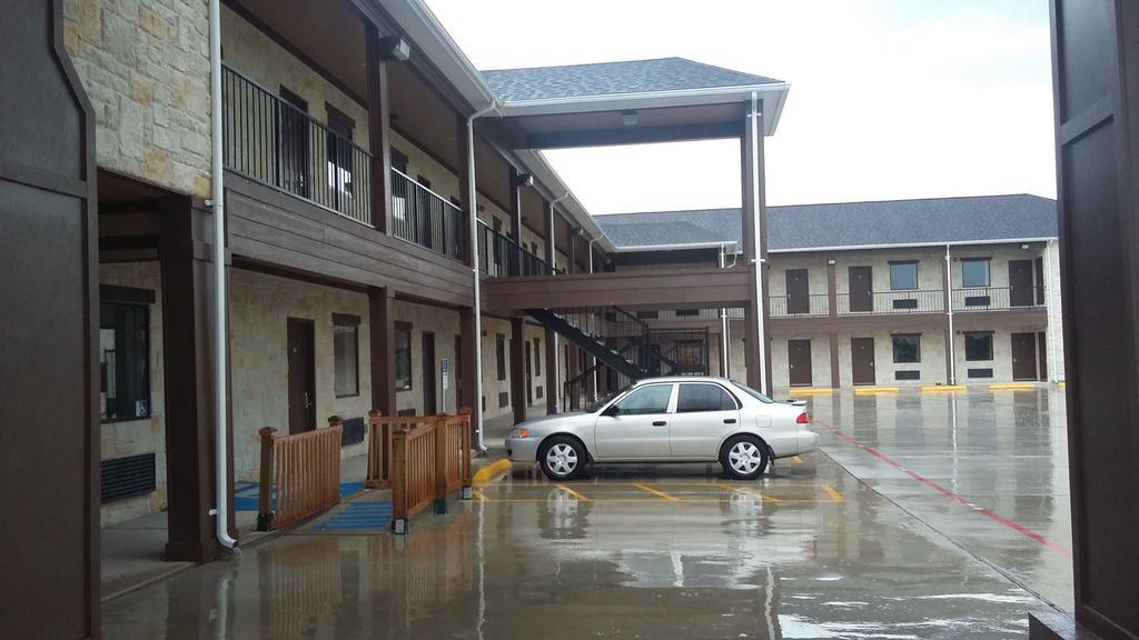 Lux Inn And Suites Three Rivers 外观 照片