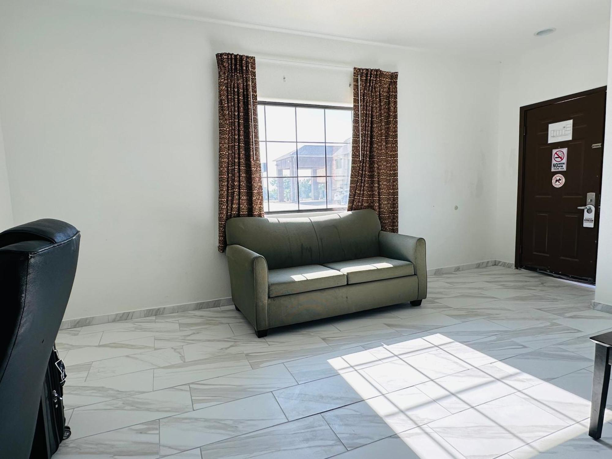 Lux Inn And Suites Three Rivers 外观 照片