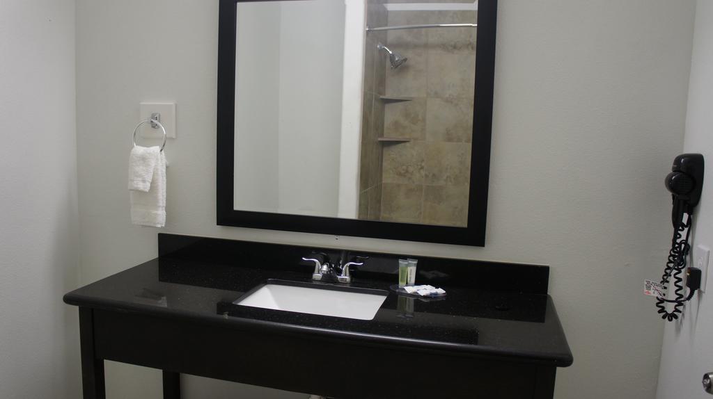 Lux Inn And Suites Three Rivers 客房 照片