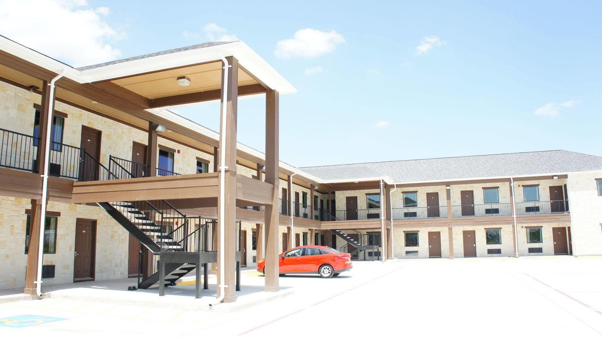 Lux Inn And Suites Three Rivers 外观 照片