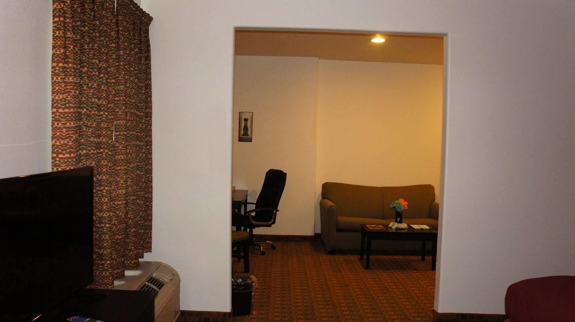 Lux Inn And Suites Three Rivers 外观 照片