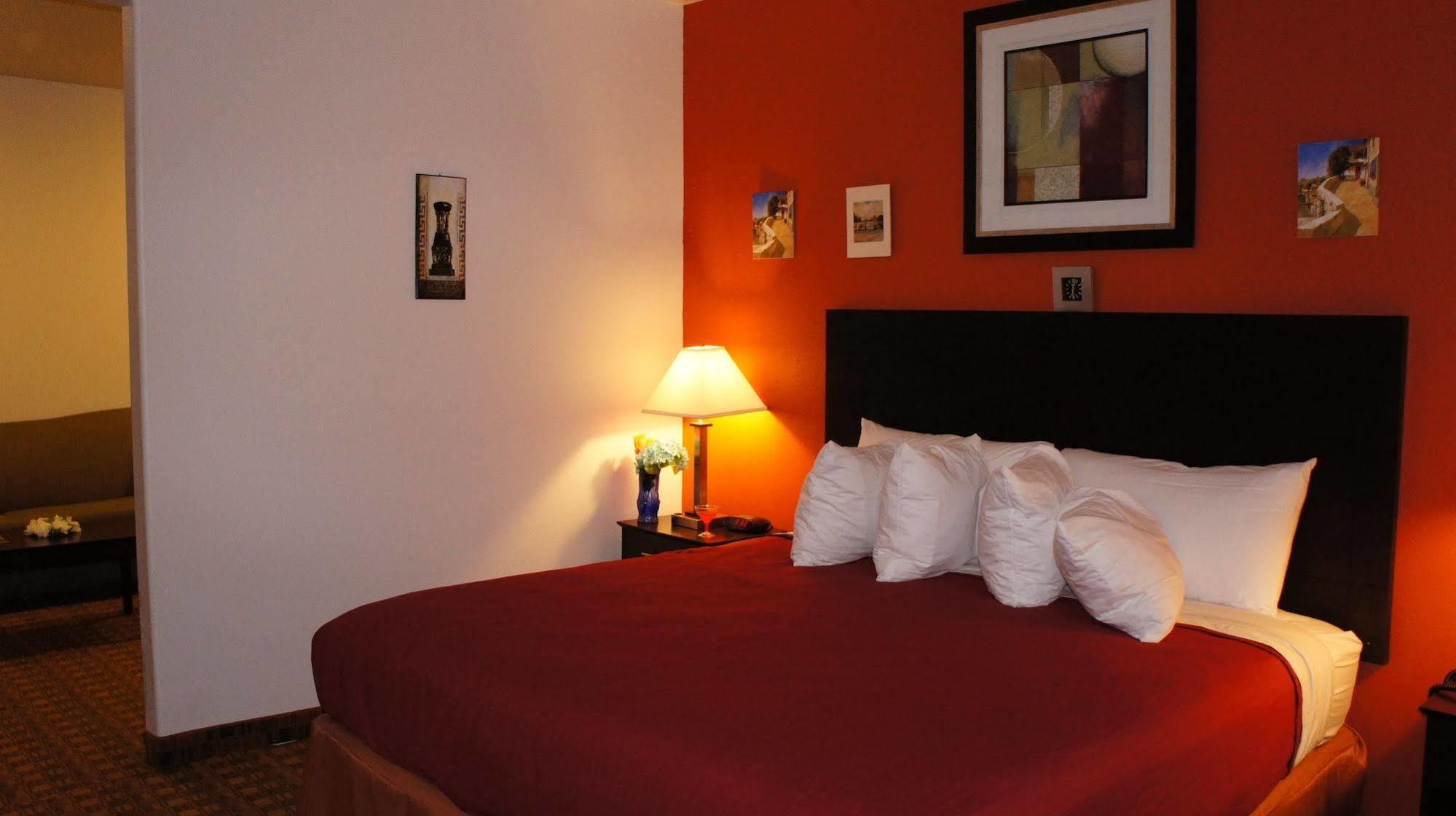 Lux Inn And Suites Three Rivers 外观 照片