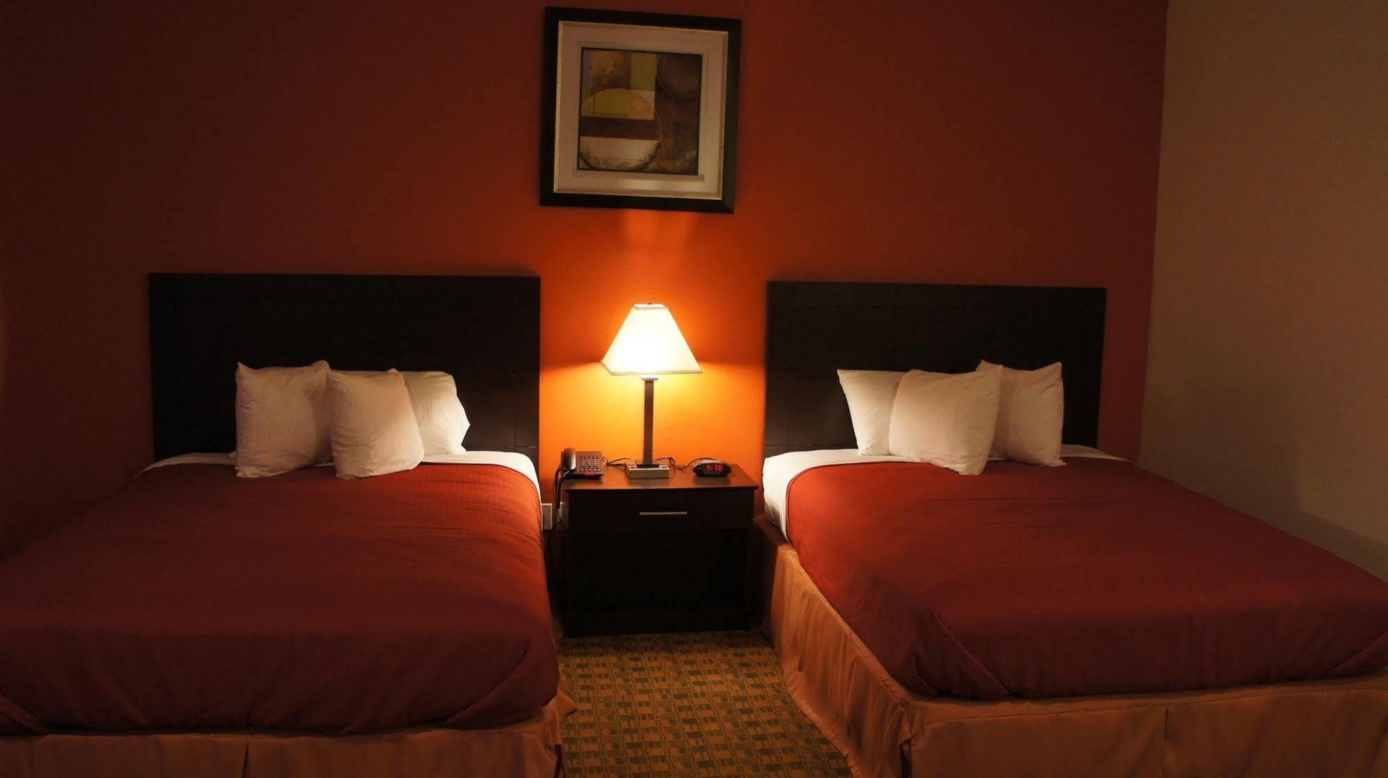 Lux Inn And Suites Three Rivers 外观 照片