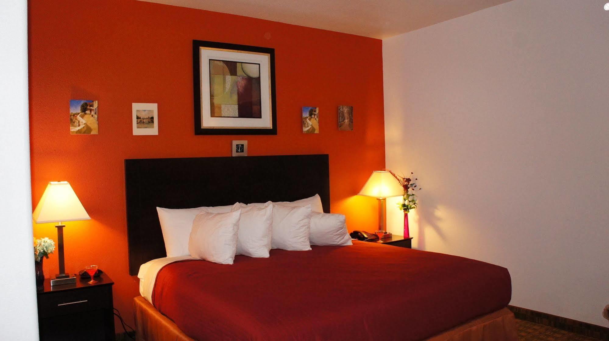 Lux Inn And Suites Three Rivers 外观 照片