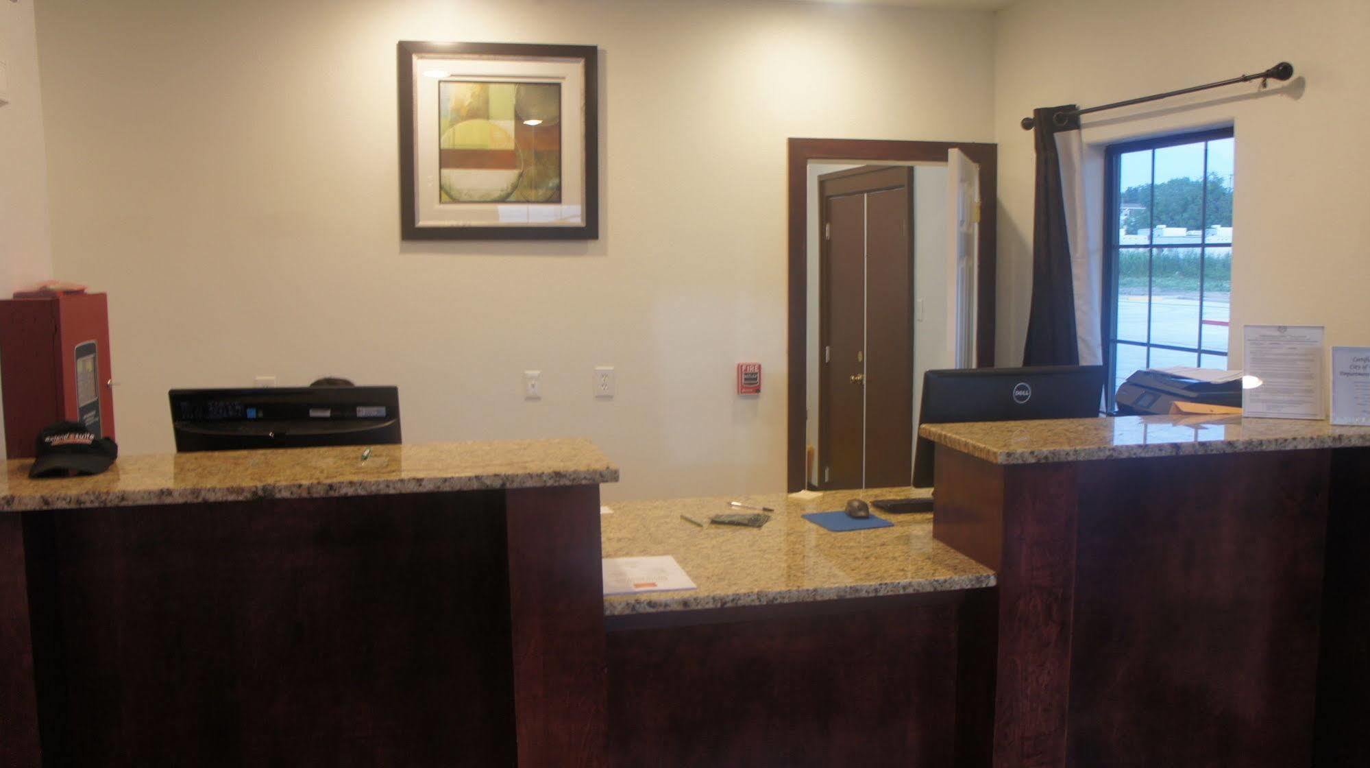 Lux Inn And Suites Three Rivers 外观 照片